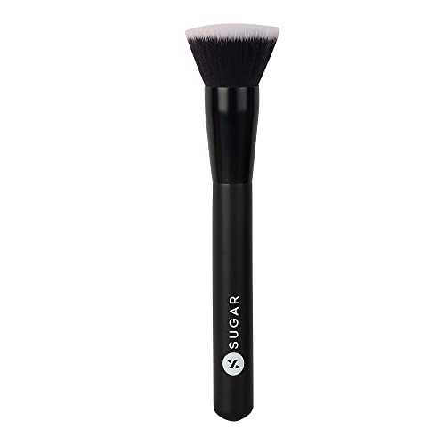 SUGAR Cosmetics - Blend Trend - 052 Kabuki (Brush For Foundation) - Soft, Synthetic Bristles and Wooden Handle